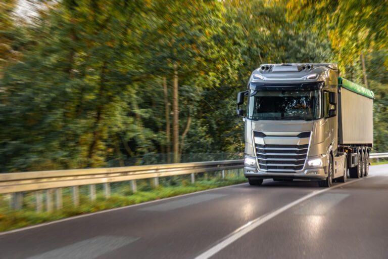 Transport łamany – co właściwie oznacza ten sposób przewozu towarów?